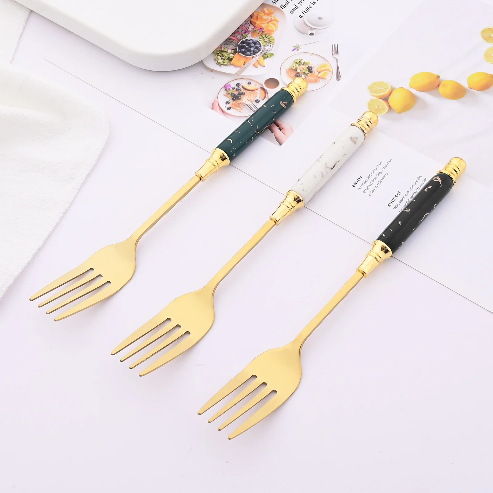 12 pezzi: set di posate creati - Food Snacks That Are Green recensione e prezzo